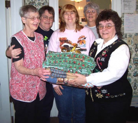 Quilters make donation to Bida Home in Oxford